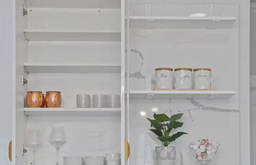 Chic 3BR-4BD-3Bath Oasis with Backyard Near NYC - Foto 8