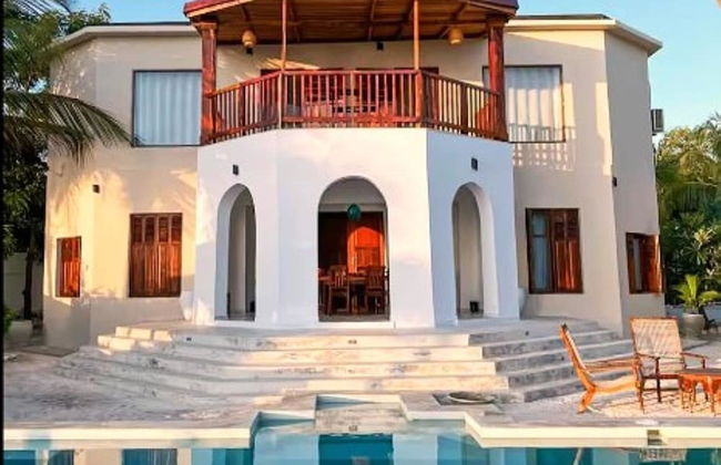 Solymar Staffed Beach Front Villa - Photo 2