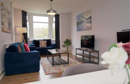 London Road Villa - Free Netflix, Private Parking, WiFi & Private Garden - Photo 38