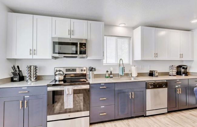 Charming 2BR w King Queen Close to SLC - Foto 8