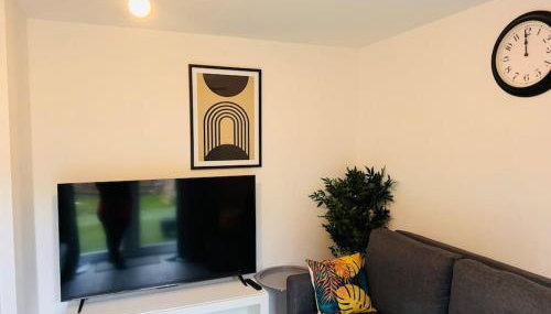 Bella Homes-Spacious 4 bedroom Modern Town house Romford - Foto 3