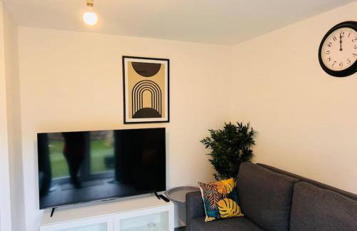 Bella Homes-Spacious 4 bedroom Modern Town house Romford - Foto 3