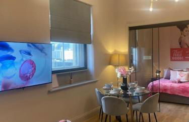 Pretty Pink Posh Penthouse - Foto 27