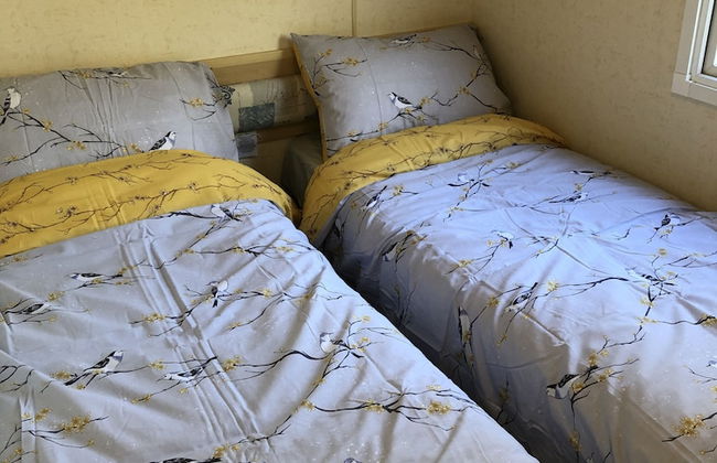 Captivating 2-bed Static Caravan in Holyhead - Photo 2