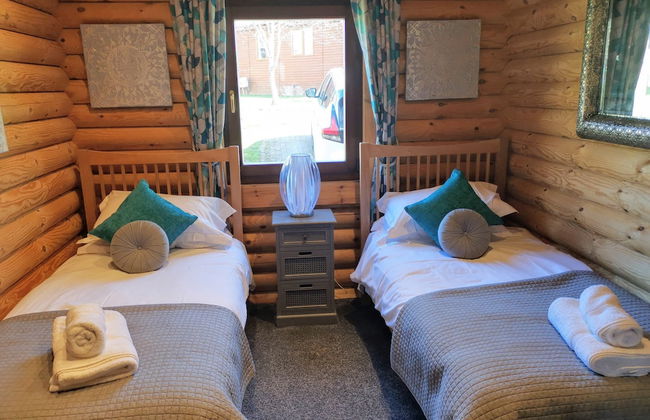 Starlight Log Cabin - With Hot Tub and Lake View - Foto 3