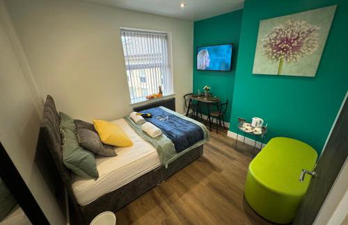 Southgate Luxury Apartments-Jaquzzi Bath-Private Parking- suitable for contractors - Foto 68