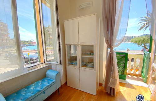 WELCOME RIVIERA - AL CASTELLO-VISTA MARE -ROMANTICO e CENTRALE a 20 METRI DAL MARE-toll parking at 15 euro per day to be booked in advance -subject to availability - Foto 14