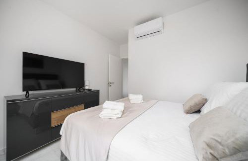 "Golden Sky"Rooftop Pool Villa - Photo 35