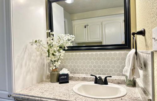 Near Downtown- Kitchen-washerdryer-parking - Foto 4