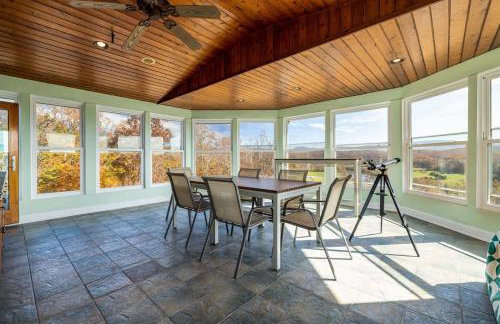 Riverbend Lodge Spacious Riverfront Home with Hot Tub Pool & Mountain view - Foto 57