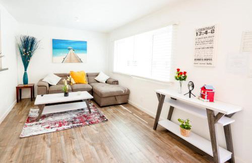 Cozy Stylish 1-Bedroom In Hollywood With Free Gated Parking - Photo 15