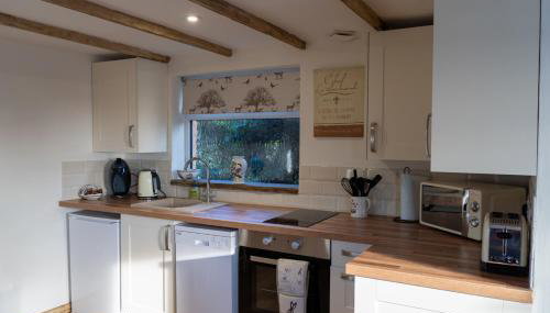 Rose Hideaway - Photo 4, stove, dishwasher, pet friendly, toaster, minibar