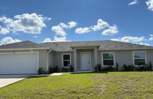 New 4-Bedroom Home – Perfect for Your Stay! - Foto 1
