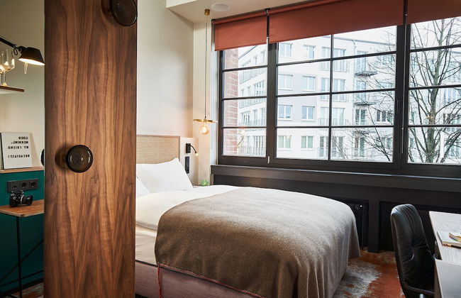 Hood House - Photo 40