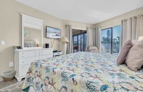 Sun Plaza by Coastal Chic Vacations - Private Beach Access with Pool and Tennis - Photo 21