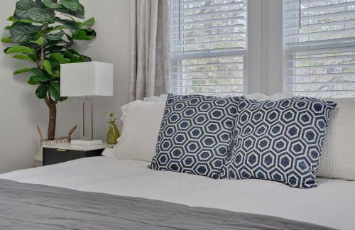 Cozy Fully-Renovated 2 BRM 2 Bath Near North Hills - Foto 16