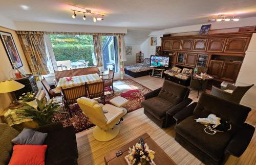 Winterberg Appartement 6 Pers aan Skilift grootste Skigebied nabij Bikepark Unieke locatie met zeer rustige tuin in het bos en het gezellige centrum leuke cafes restaurants en gratis zwembad sauna relax speelruimte parkeerplaats naast Der Brabander - Foto 35