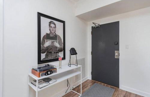 Music Row Retreat with Pool and Free Parking, Walk to Bars! - Foto 9