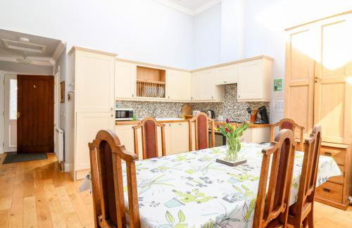 Courtyard Cottage - Photo 8