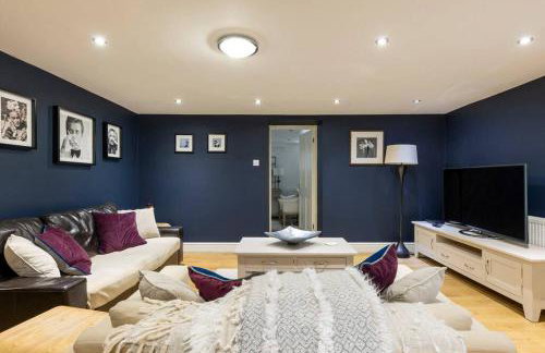 2 double bedroom large modern self contained apartment Free parking - Foto 3