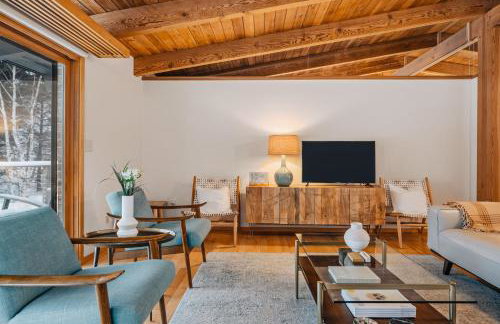 Midcentury home, private beach. large great room - Foto 26