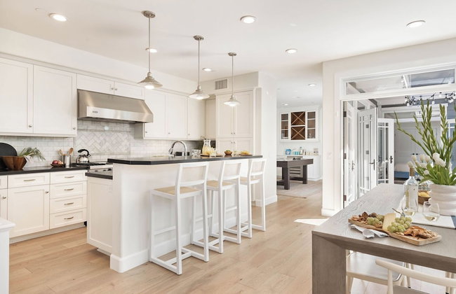 Crystal Cove by Avantstay Gorgeous & Charming Newport Home! - Photo 40