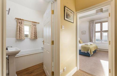 Hollins Farmhouse - Photo 18