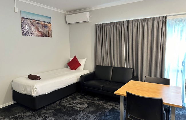 Lorne Apartments - Photo 1