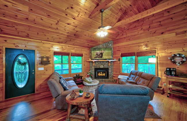 2 Bedroom Home in Ellijay! Private Hot Tub and Sunset Views - Foto 15