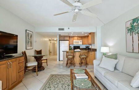 Ocean Views from Your Private Balcony! Sunglow Resort 704 by Brightwild - Foto 1