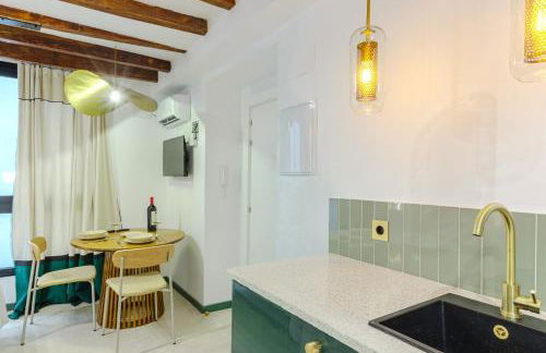 Refined and practical studio in historic center of Alicante - Photo 13