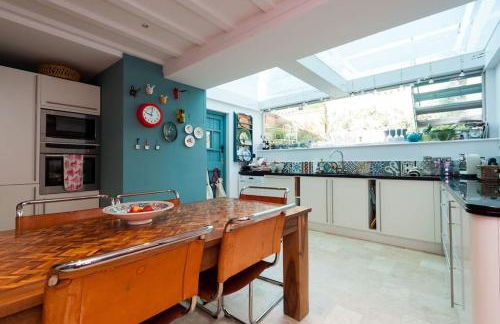 Charming Tudor riverside house - Foto 48