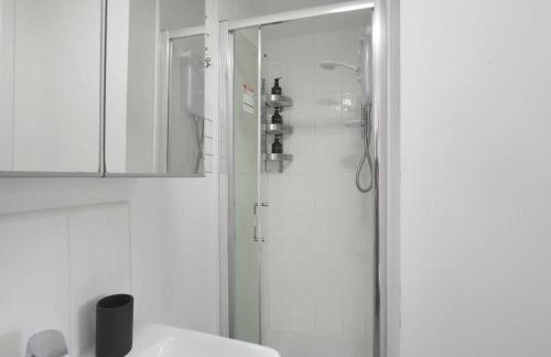 Newcastle Spacious 3-bedroom Semi-detached House with Parking, Sleeps 8, by URBAN PINNACLE STAYS - Foto 41