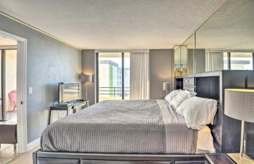 Sleek Beachfront Getaway with Community Perks! - Foto 12