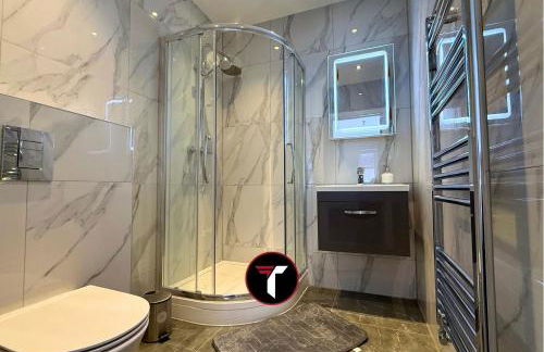 Spacious 2 Bed 2 Bath Flat with Free parking - Foto 10