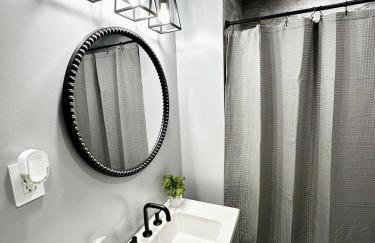 Sleeps 8, Stylish Home, Great Access NYC & EWR - Photo 4