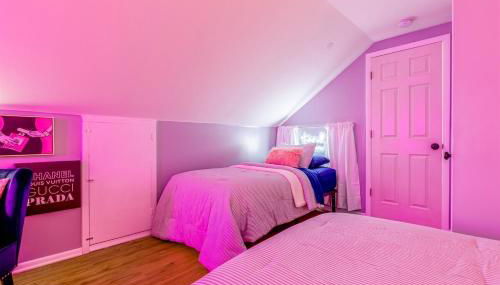 Spacious 4BR Home by Dtown Royal Oak - Photo 2