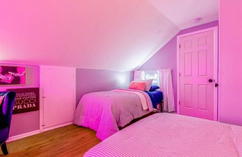 Spacious 4BR Home by Dtown Royal Oak - Photo 2