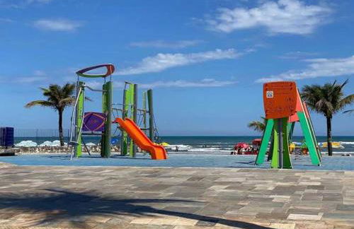 Casa Lindíssima e Espaçosa com 2 Piscinas - Adulto e Infantil, Perto da Praia, Opção da Piscina Adulto Aquecida Cobrado à Parte, 4 Quartos Frente as Piscinas, Área Gourmet Completa com Churrasqueira, Forno e Fogão a Lenha, Mesa de Bilhar, Lareira na Sala - Photo 48
