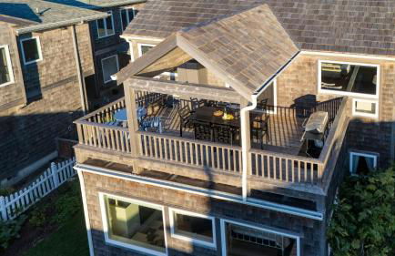 Beachside Retreat w Hot Tub Balcony Dining Blue-Ceiling Charm Sea Cured by AvantStay - Photo 30