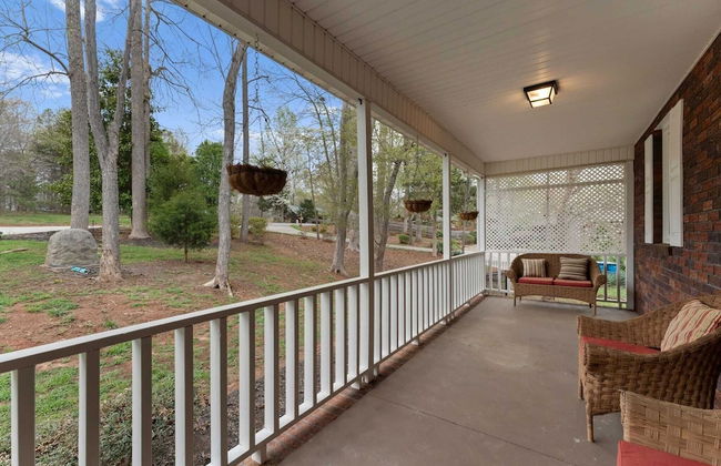 Sleeps 22, Lakefront w/ Private Dock & Pool, 2 Houses Lake Living by Avantstay - Foto 63