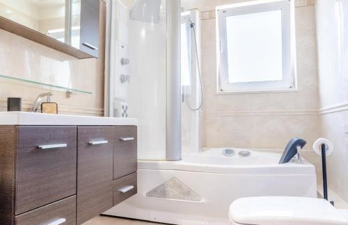 Villa Paris with Rooftop & Jacuzzi - Foto 24