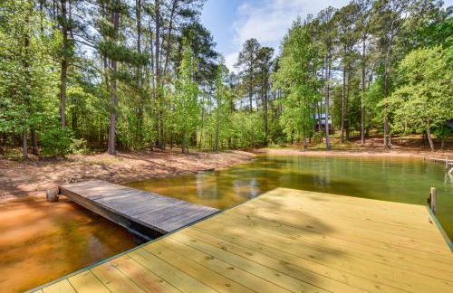 Waterfront Townville Home with Hot Tub and Dock! - Foto 40