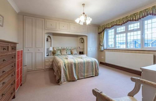 Tudor Style Seafront Home Sea Views Shoebury - Pass the Keys - Foto 36