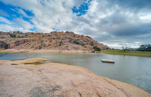 Rustic and Western House on Lake - Swim and Fish! - Foto 39