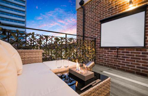 Modern Cosy 2 bed apartment, Smart TV & NETFLIX with private balcony and city view - Foto 19