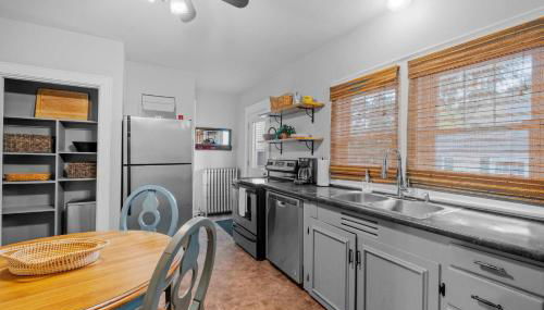 North End Single Family 4 Bed 2 Bath - Foto 2