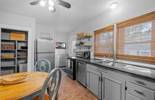 North End Single Family 4 Bed 2 Bath - Foto 2