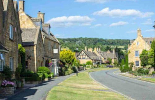 Freshly decorated apartment 10 mins from Cotswolds Child Friendly Great location with plenty of nearby free parking freestanding bath and outdoor private terrace area - Foto 20