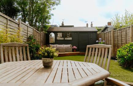 Horsham 3 Bed House With Garden - Photo 15